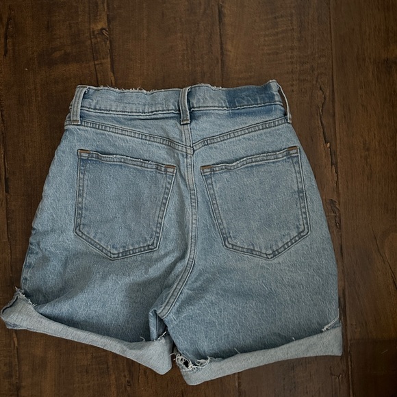 Abercrombie and Fitch dad shorts - Picture 3 of 4